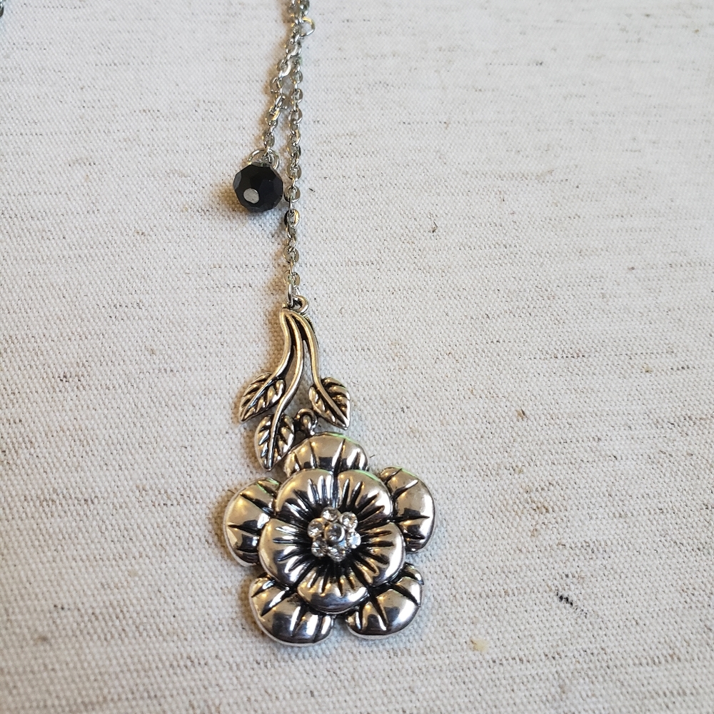 3/$24 Rose Lariat Necklace - Picture 7 of 8